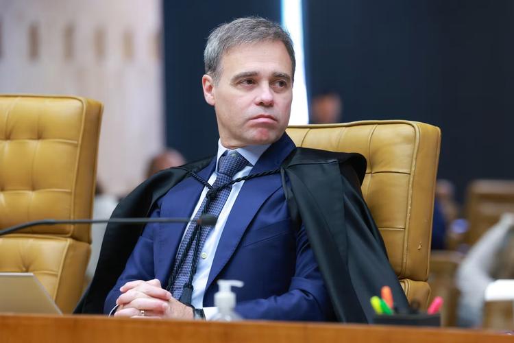Mendonça pede a Fachin arquivamento de representação de Moraes