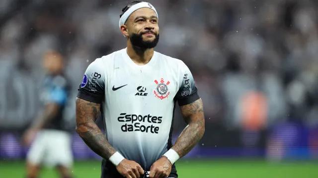 Saiba o que falta para o Corinthians oficializar renovação com Memphis Depay
