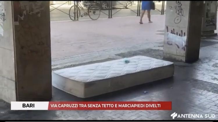 Bart, via Capruzzi tra senza tetto e marciapiedi divelti