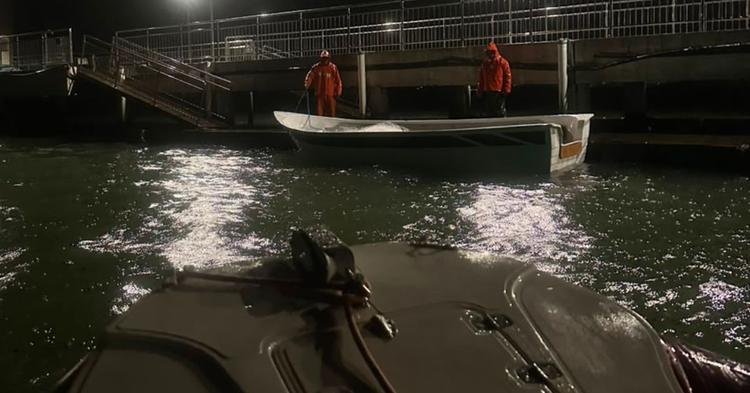 Motor de embarcação cai na água e três pescadores ficam à deriva durante a madrugada em Bombinhas