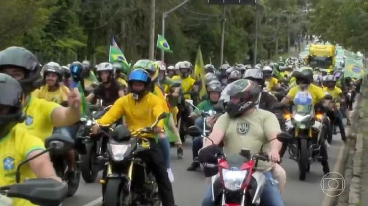 Flávio Bolsonaro faz campanha em Vitória e Salvador; apoiadores realizam atos e carreatas em capitais brasileiras