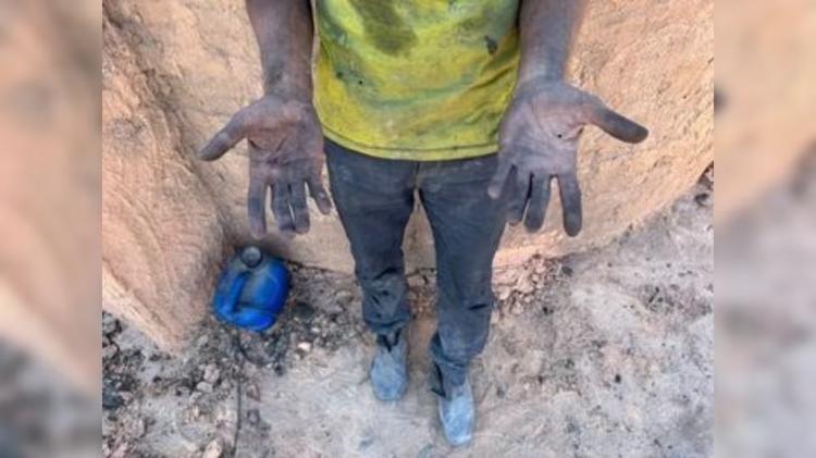 Trabalhador obrigado a ficar disponível 24 horas por dia para cuidar de fornos de carvoaria e é resgatado em MG