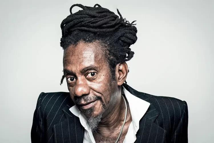 Luiz Melodia vira parceiro póstumo de Russo Passapusso em música inédita gravada pela banda BaianaSystem