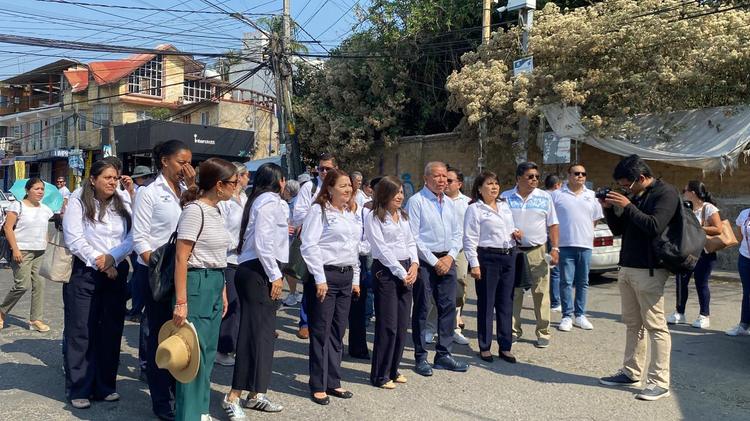 Estudiantes entregan la UAEM tras semanas de paro