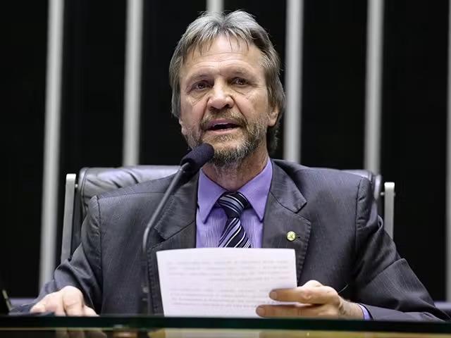 Reunião de líderes da Câmara é encerrada após mal súbito de deputado do PT