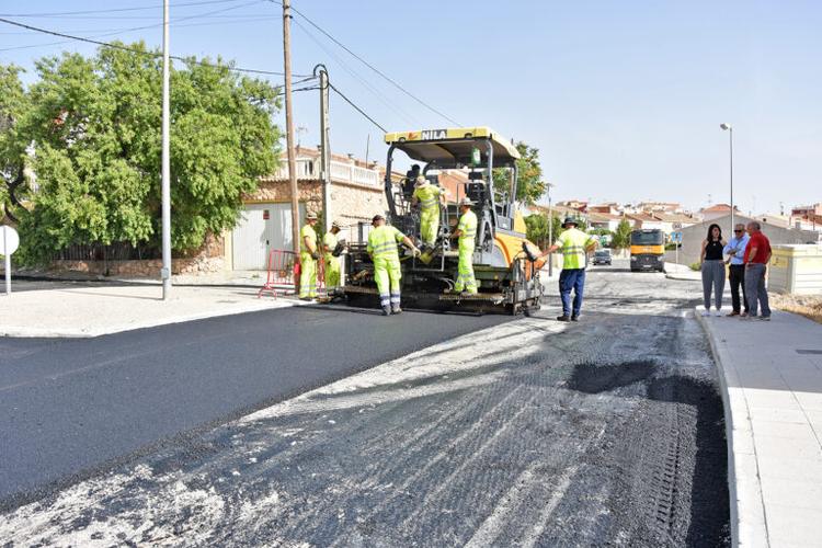 Urbanismo invierte 44.000 euros en el asfaltado y parcheo de varias calles de la ciudad