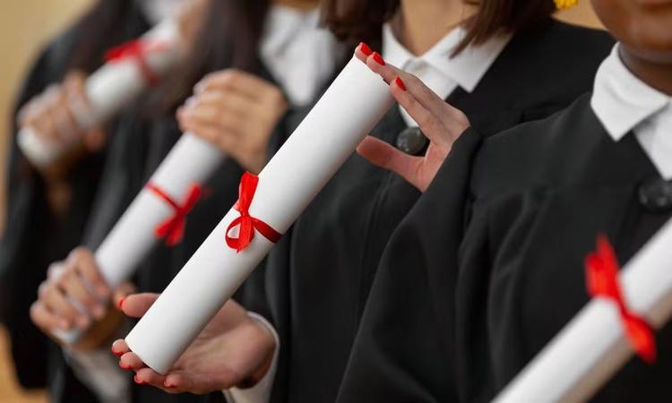 MP-BA aciona universidade de Salvador após identificar irregularidades para entrega de diplomas