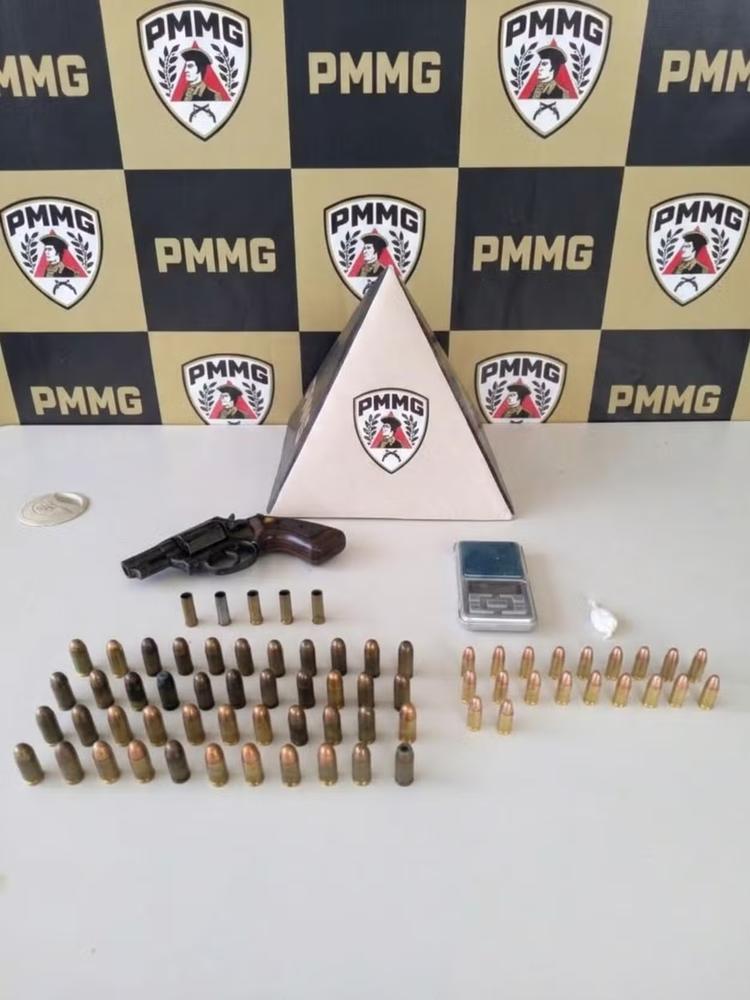 Homem é preso após matar rapaz a tiros e atingir outras duas pessoas em MG