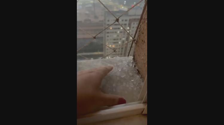Cidades da Região Metropolitana de Belo Horizonte são atingidas por forte chuva e granizo neste domingo