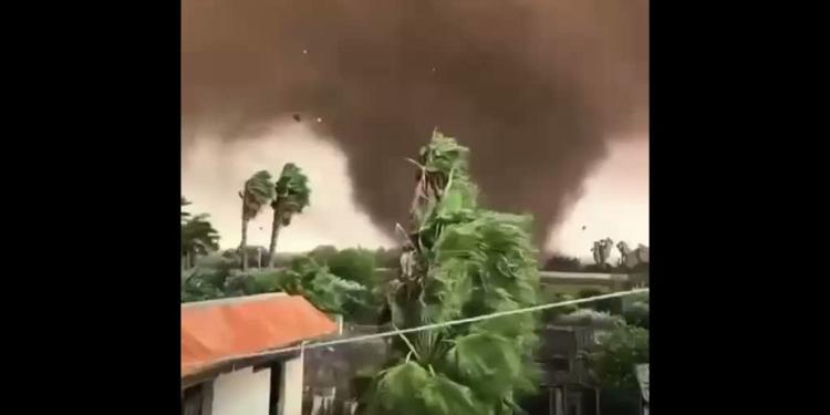 Trombe marine nel Trapanese, colpita una scuola a Marsala: auto in un burrone a Petrosino VIDEO