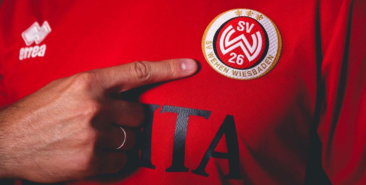 SV Wehen Wiesbaden: Mitglieder-Spieltag gegen Aachen - Kostenloses Bring-A-Friend-Ticket und ein Meet & Greet am 14.10.