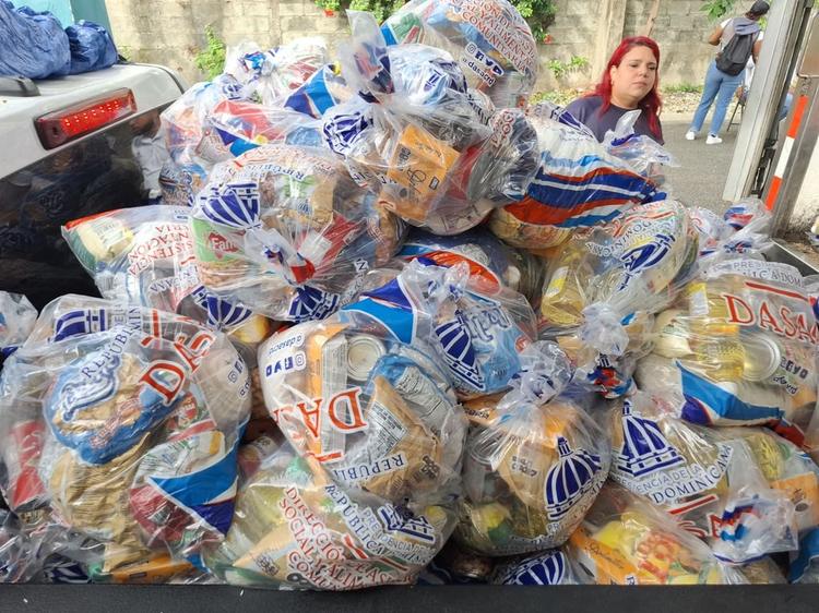 DASAC entrega 26 mil raciones alimenticias en sectores vulnerables de Santiago