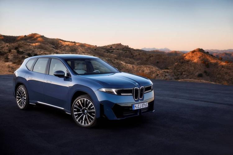 Pirelli e BMW iX3, il P Zero entra nella nuova era elettrica