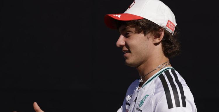 Antonelli trionfa anche a Madrid, sul podio Verstappen e Norris. Hamilton si ritira dopo pochi giri