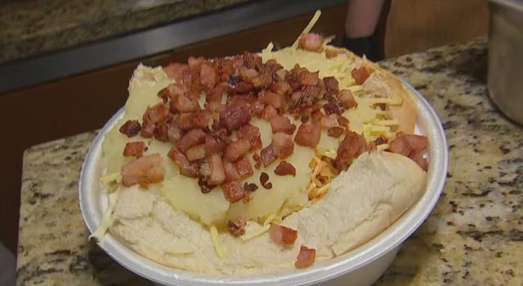 Servido na marmita e para comer de garfo e faca: lanchonete em Jundiaí inova na receita de cachorro-quente