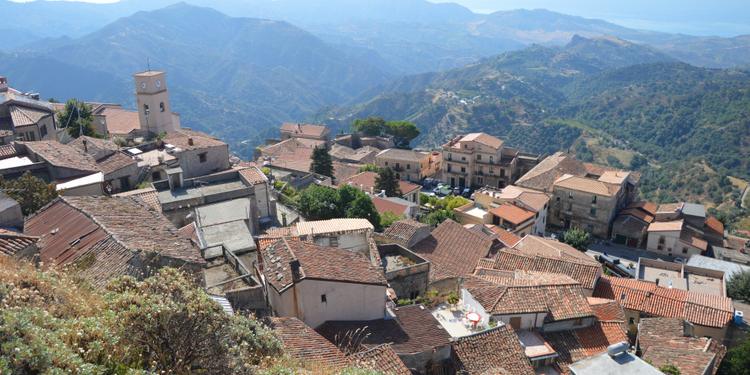 Borghi, botteghe e turismo lento: Calabria laboratorio del futuro