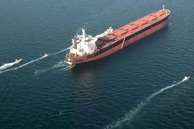 EUA bombardeiam região do Estreito de Ormuz em resposta à 'violação do cessar-fogo' do Irã