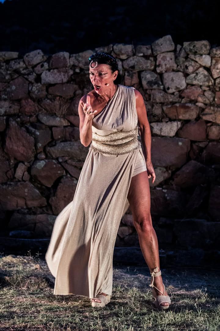 Grazie al Teatro Blu Cadegliano per questo splendido tributo ad #Acri e alla Calabria.Ieri ad Acri è stata una di quelle...