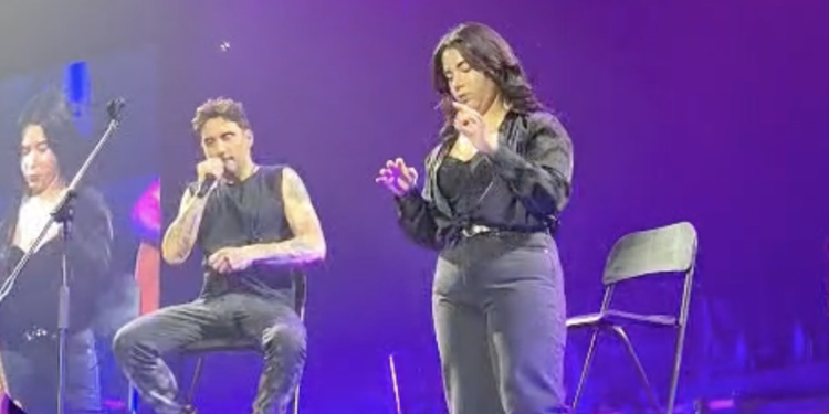 La palermitana Giorgina sul palco con Fabrizio Moro: il sogno diventa realtà in LIS davanti al pubblico romano VIDEO