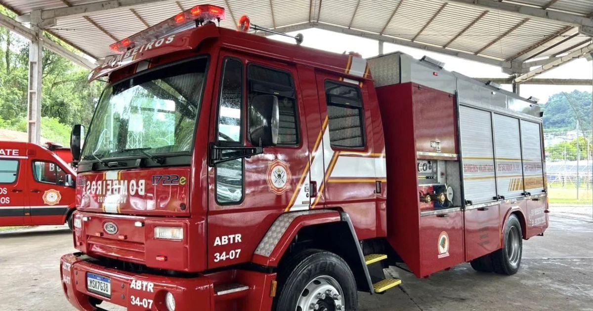 Moradores e trabalhadores agem rapidamente para controlar incêndio em apartamento em Camboriú