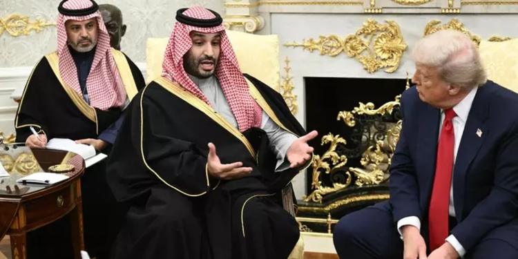 Stop ai raid sull'Iran, Trump annuncia "la ripresa dei negoziati su Hormuz e nucleare". Teheran smentisce