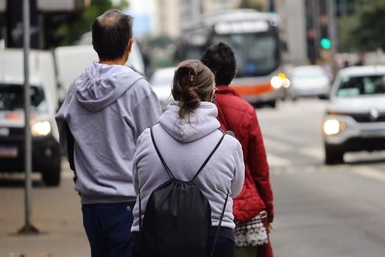 Frente fria muda o tempo em SP nesta sexta e derruba temperaturas no fim de semana