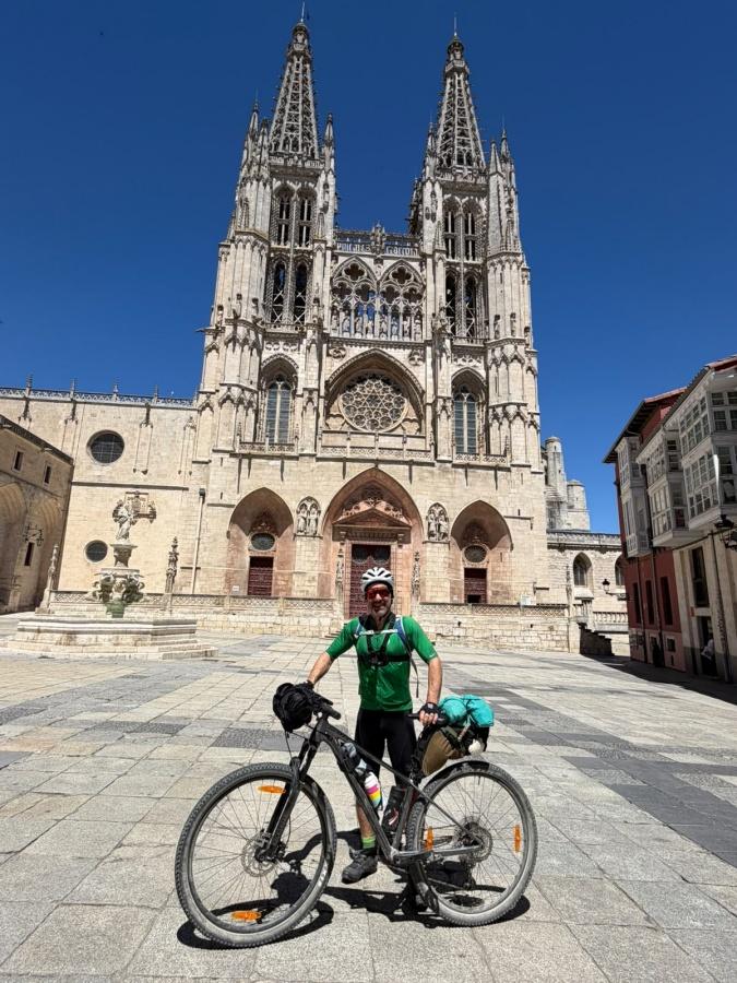 Garibaldense realiza o Caminho de Compostela na Espanha