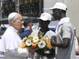Papa in Spagna: “migranti esame di coscienza per l’Europa””