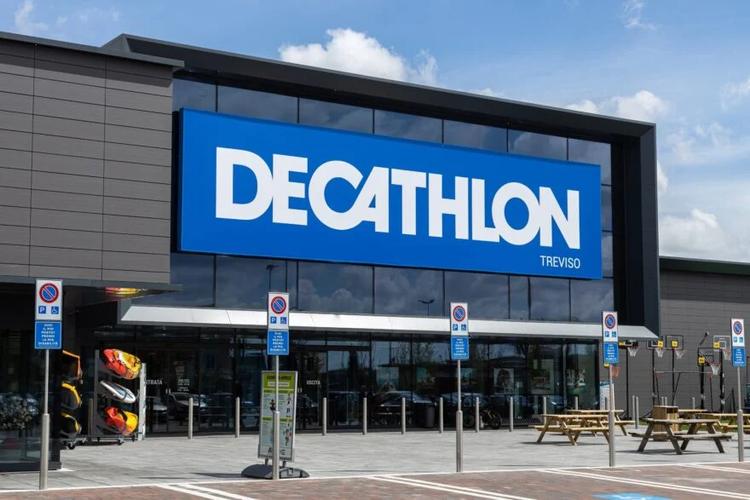 Decathlon offre des actions à 103&nbsp;000 salariés&nbsp;: 2&nbsp;000 euros pour calmer leur colère, et sécuriser leur engagement sur les 3 prochaines années