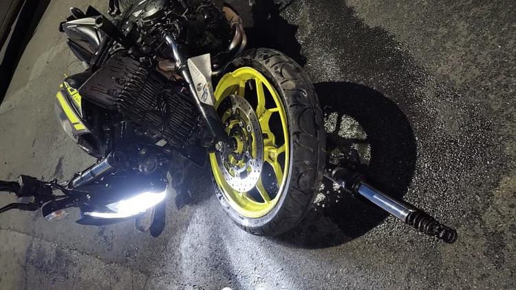 Motociclista na contra mão atinge carro durante fuga da PM no Centro de Limeira
