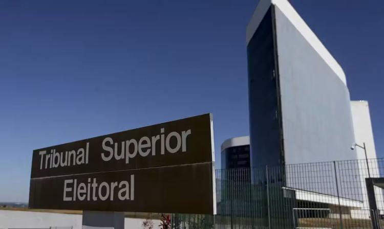 TSE suspende propaganda da campanha de Lula com ataques a Flávio Bolsonaro