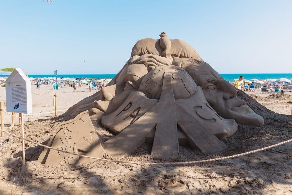 Areneide 2026 a Casal Velino: torna il festival delle sculture di sabbia tra arte, musica e comicità
