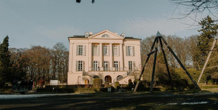  Schloss Freudenberg von außen