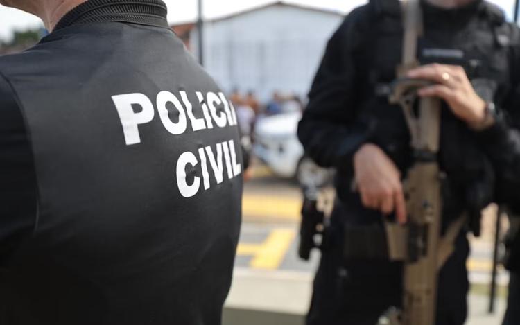 Suspeito de chefiar tráfico na Bahia é preso após intimidar moradores para esconder armas e drogas