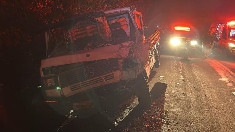 Acidente envolve caminhão com placas de Veranópolis na BR-470, no distrito de Tuiuty