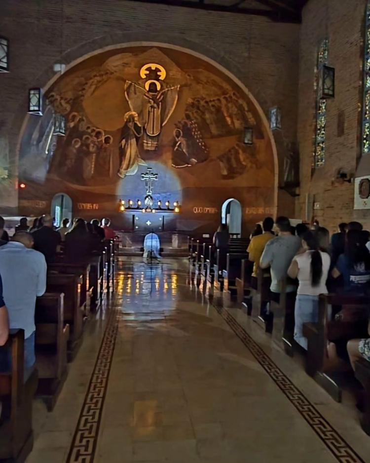 Aos pés de Jesus, a vida se renova!
