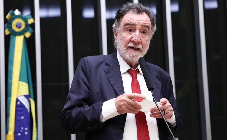 PT lança Patrus Ananias como candidato ao governo de Minas Gerais