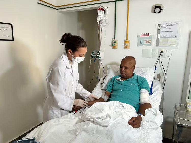 Entenda como bolsa de sangue raro do Ceará cruzou o país de avião para transfusão em paciente de Juiz de Fora