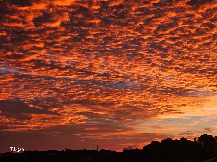 Météo : un magnifique ciel de feu photographié ce vendredi matin sur la région !