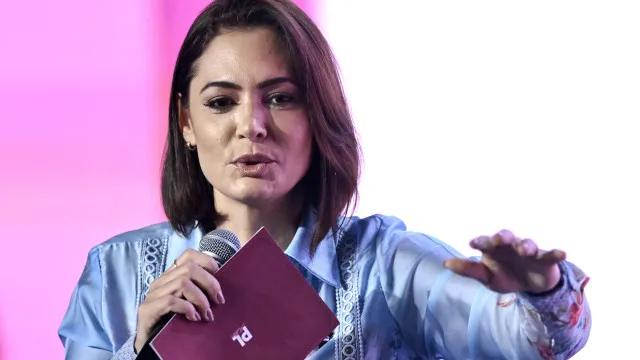 Michelle sobre Bolsonaro: "Não sei se terei companheiro que cuide de mim"
