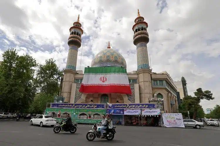 Stati Uniti sequestrano nave iraniana nel Golfo dell’Oman: colloqui a Islamabad in bilico per martedì