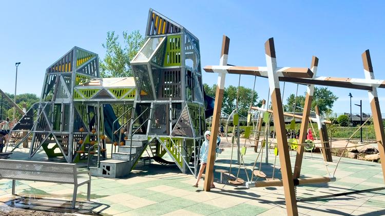 Things to Do at Gray’s Lake Park in Des Moines