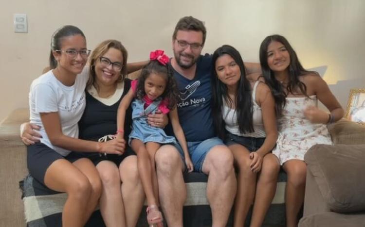 De um sonho à família cheia: casal dribla dificuldade para gravidez e adota quatro irmãs no interior de SP