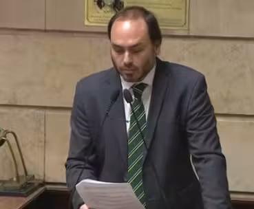 MP do Rio pede devolução de R$ 1,9 milhão em ação sobre rachadinha no gabinete de Carlos Bolsonaro