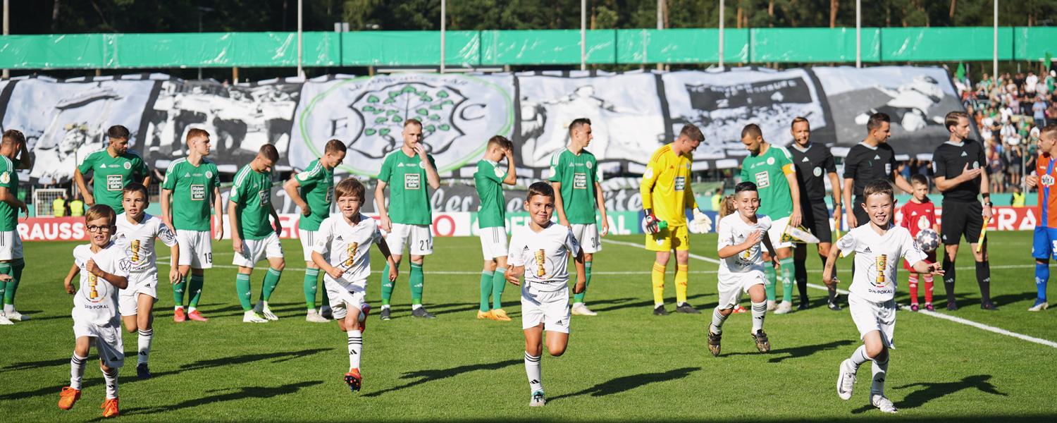 Einlaufkinder fürs DFB-Pokalspiel gegen St. Pauli gesucht