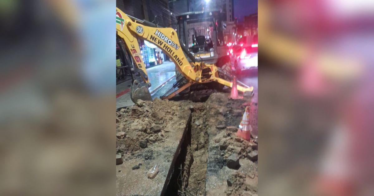 Empresa rompe cabo subterrâneo e deixa moradores da Rua 3700 sem energia