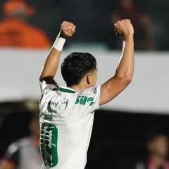 O jogador Ramón Sosa, da SE Palmeiras, comemora seu gol contra a equipe do EC Vitória, durante partida válida pela vigésima primeira rodada, do Campeonato Brasileiro, Série A, no Estádio Barradão. (Foto: Cesar Greco/Palmeiras/by Canon)
