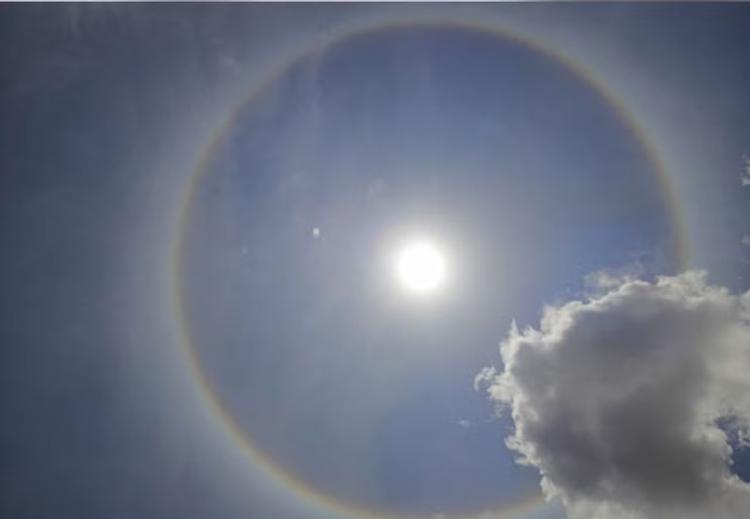 Anel colorido ao redor do Sol chama atenção no interior do Tocantins; entenda o fenômeno