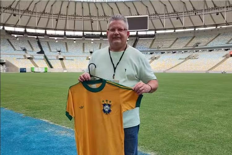 Às vésperas da Copa, aumentam buscas por camisas retrôs da Seleção