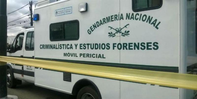 Una mujer policía apareció muerta con un balazo en la cabeza dentro de su casa